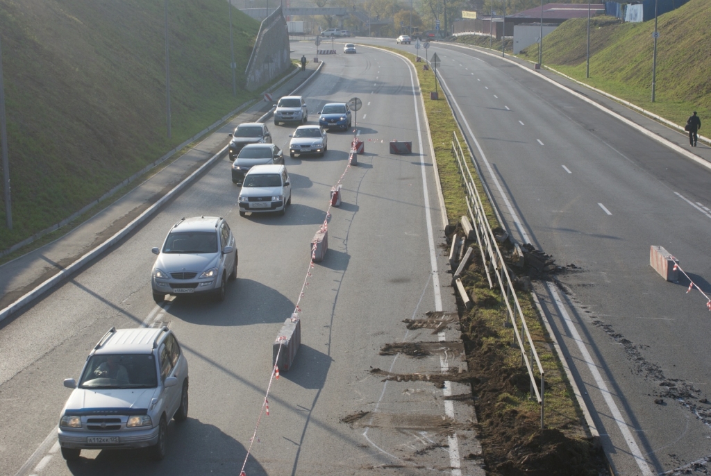 Блоки поставили с двух сторон, Фото с места события собственное