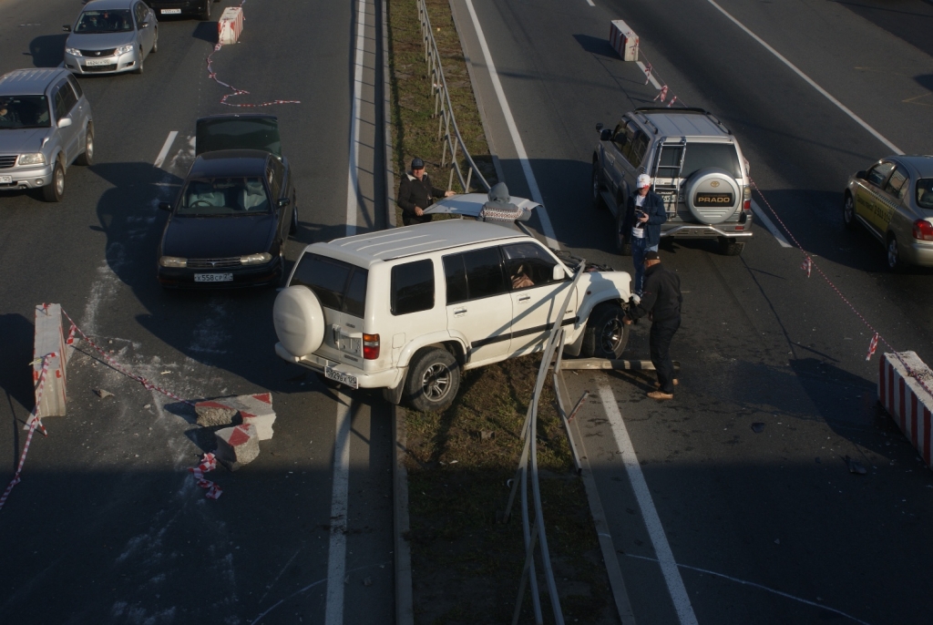 Бигхорн снес и поломал бетонные блоки, Фото с места события собственное