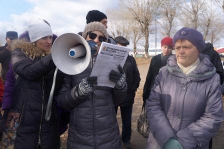 Жители о. Комсомольский вышли на митинг с требованием узаконить их дома в Улан-Удэ, Фото с места события собственное