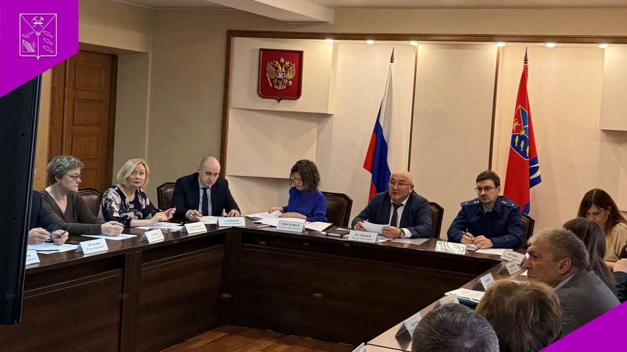 В Магадане рассмотрели вопросы просроченной задолженности по зарплате Источник