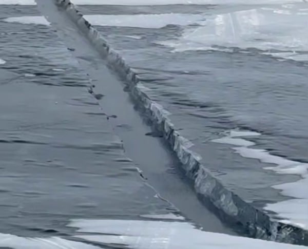 Опасные становые трещины появились на Байкале ГИМС Кабанского района