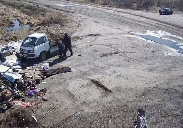 Житель Ивановского округа вывез на обочину трассы растительные отходы министерство природных ресурсов Амурской области