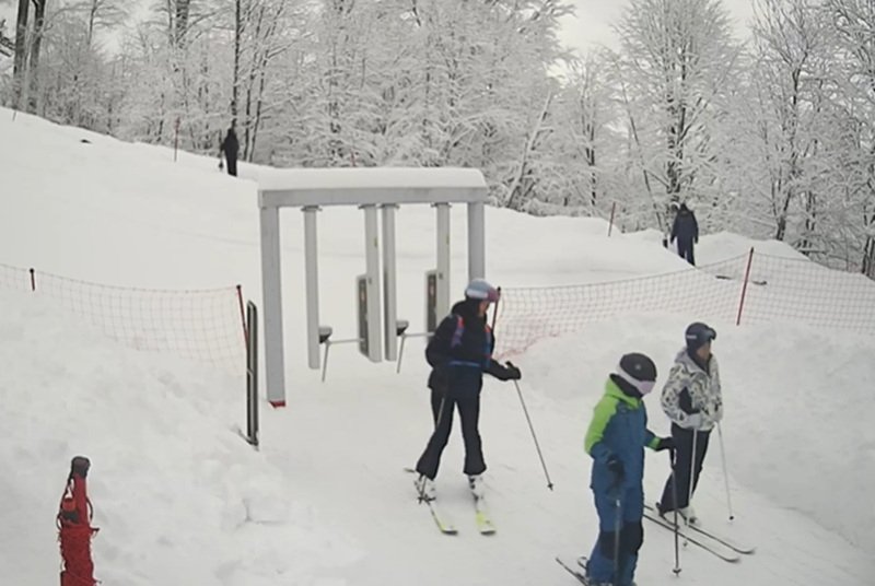 Мощный снегопад оставил в горах Сочи сугробы почти в три метра rosakhutor/webcams
