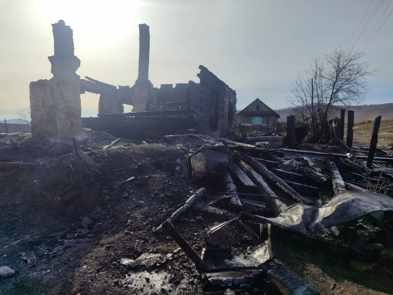 Сгоревший дом СУ СКР по Забайкалью