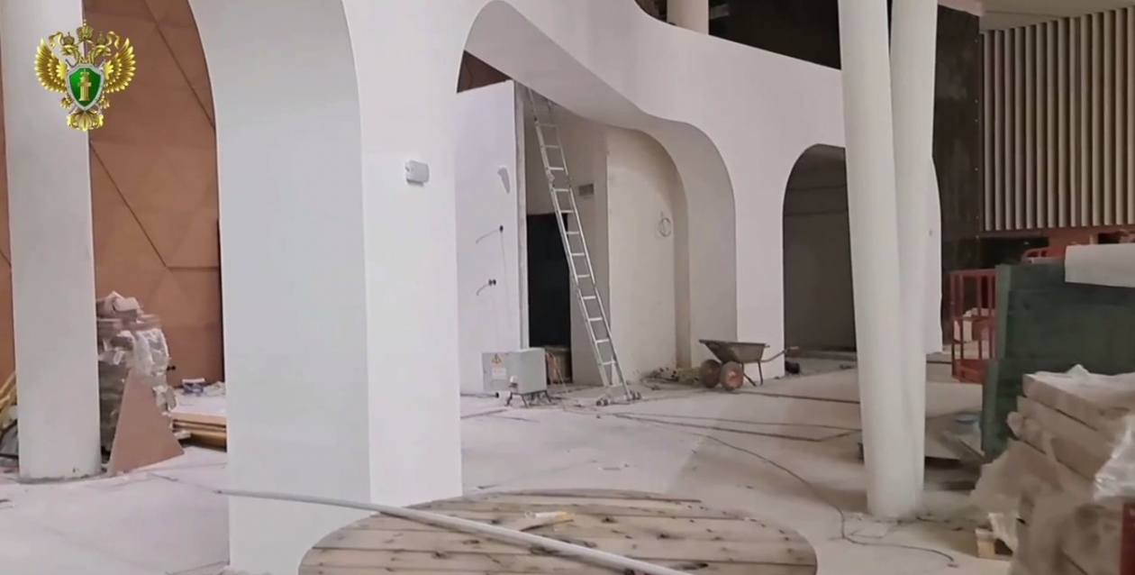 Женщина погибла, упав с высоты четвертого этажа скриншот видео - Восточно-Сибирская транспортная прокуратура