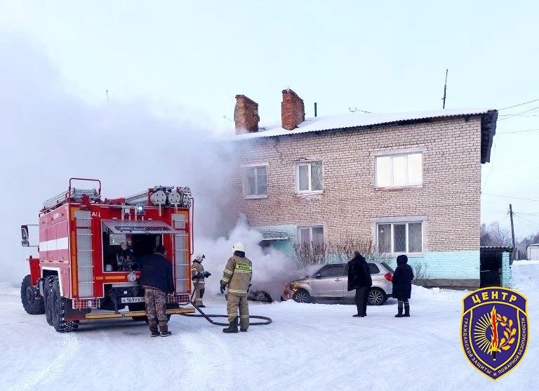 Машину спасли, но двигательный отсек поврежден огнем Амурский центр ГЗ и ПБ