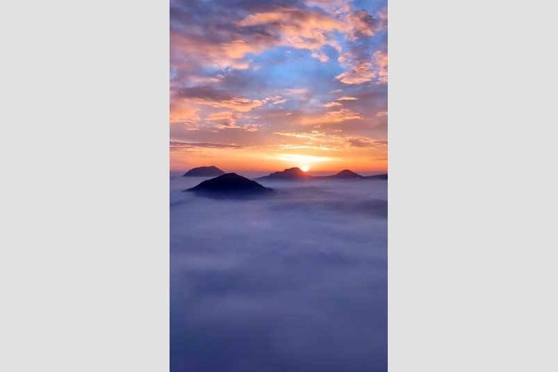 Живописный рассвет удивил жителей Ставрополья Телеграм-канал Мир в кадре (18+)