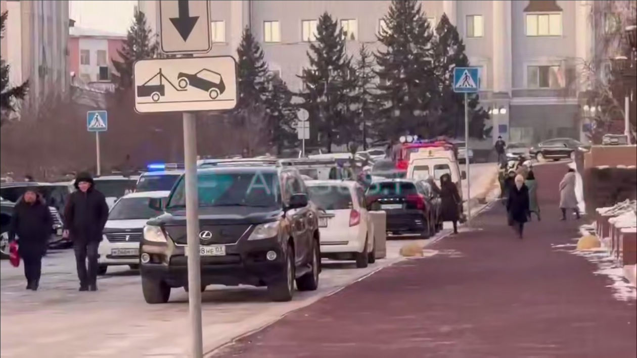 Сотрудников мэрии Улан-Удэ эвакуировали из‑за сообщения о минировании телеграм-канал &quotАриг Ус&quot