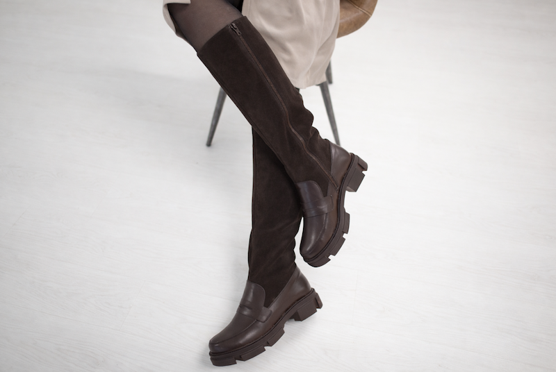 Сгенерировано Qwen Chat (18+)