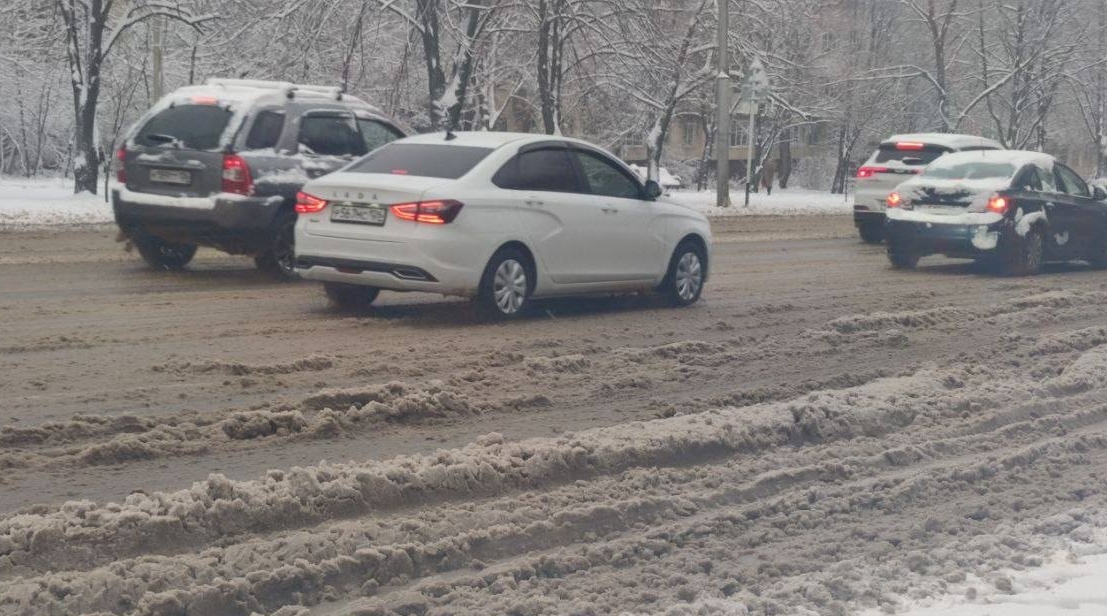 Вот зачем на самом деле гаишники просят показать телефон на дороге: объяснил юрист ИА SevastopolMedia