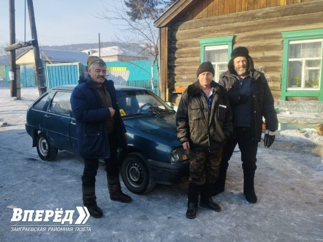Жители Бурятии передали на СВО мотоцикл &quotДнепр&quot и автомобиль &quotИж Ода&quot районная газета &quotВперёд&quot.