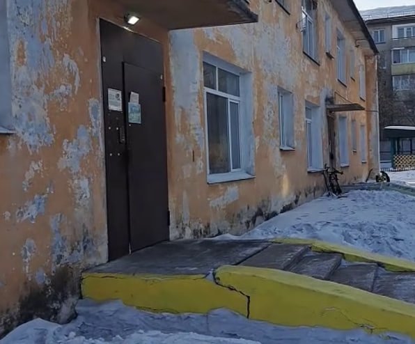 Родители бьют тревогу: фасад здания 1986 года обсыпается Народный фронт Бурятии