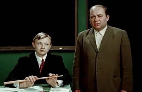 Ученик отвечает на вопрос учителя Кадр из фильма &quotБольшая перемена&quot