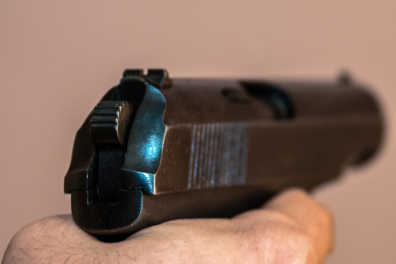 пистолет, оружие, огнестрел, огнестрельное ранение, нападение, угроза, самооборона, травматический, ствол, преступление, криминал, уголовка, уголовная ответственность, выстрел, резинострел Кулешов Е. С., ИА PrimaMedia.ru