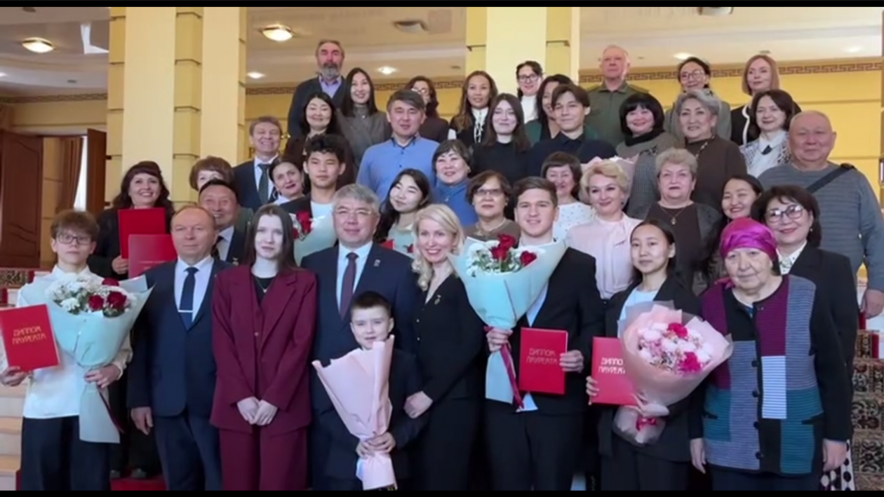 В Бурятии наградили лучших учёных и талантливую молодёжь пресс-служба правительства Бурятии