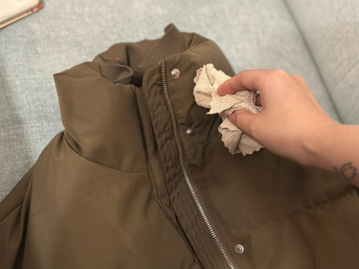 Как просто очистить воротник пуховика: быстрый способ, который реально работает без стирки ИА KrasnodarMedia