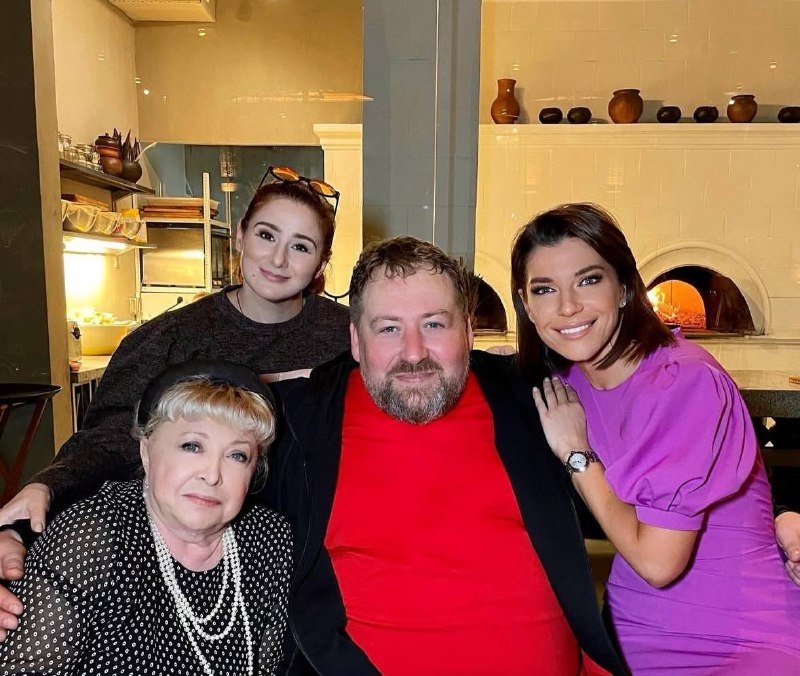 Анна Фроловцева, Юлия Куварзина, Станислав Дужников и Екатерина Волкова соцсети Екатерины Волковой