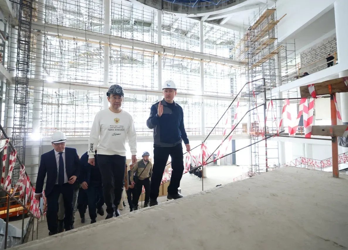 Глава Якутии оценил ход строительства Арктического центра эпоса и искусств  Андрей Сорокин, ЯСИА