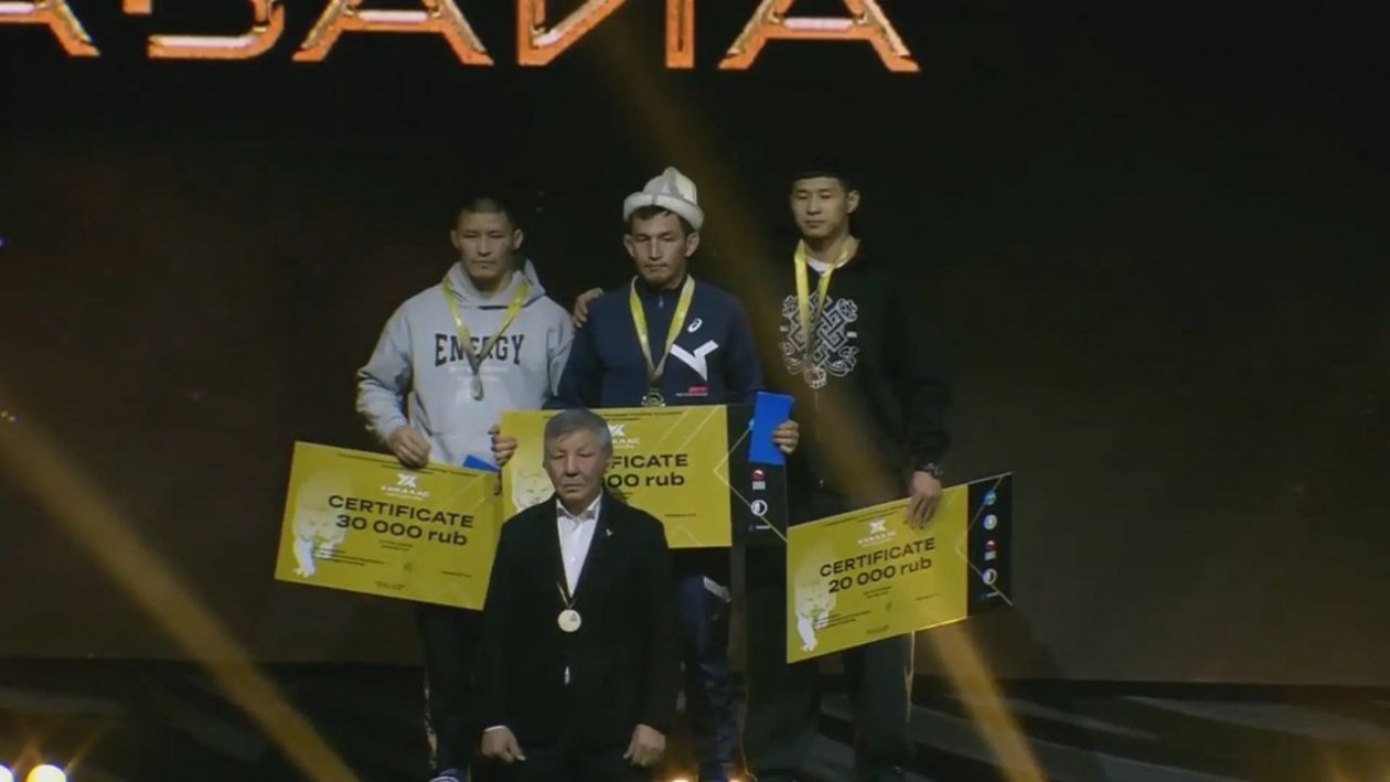 А. Будажапов выиграл золото в Якутске федерация спортивной борьбы Бурятии