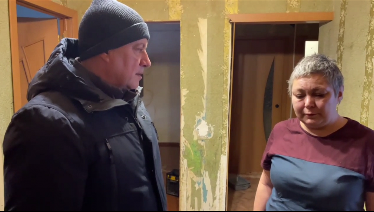 Игорь Кобзев продолжает общаться с жителями промёрзших домов в Бодайбо Администрация Бодайбо