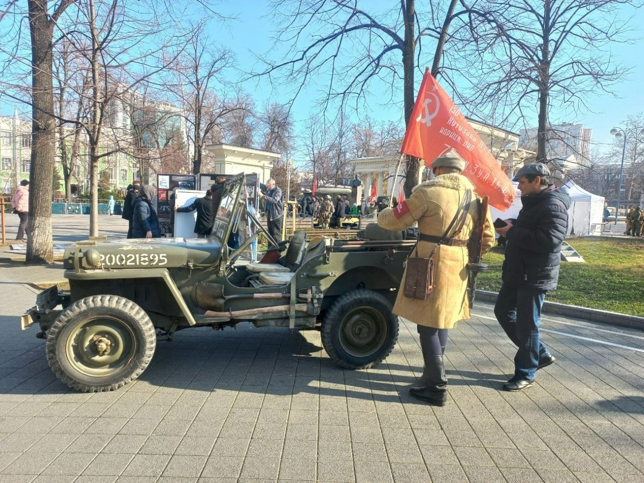 Ретротехнику и оружие прошлых лет можно увидеть на выставке в Краснодаре ИА KrasnodarMedia