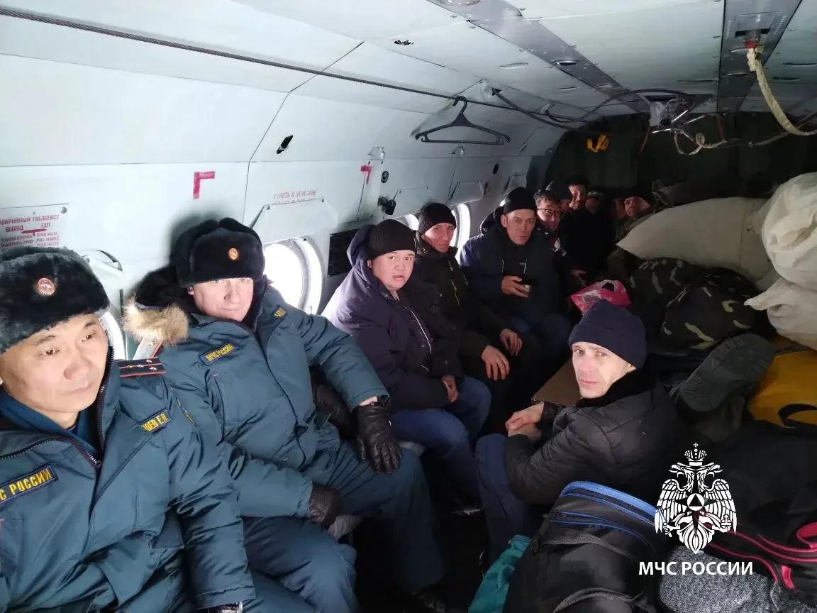 Технические специалисты вылетели из Иркутска в Бодайбо на вертолёте МЧС Пресс-служба ГУ МЧС России по Иркутской области