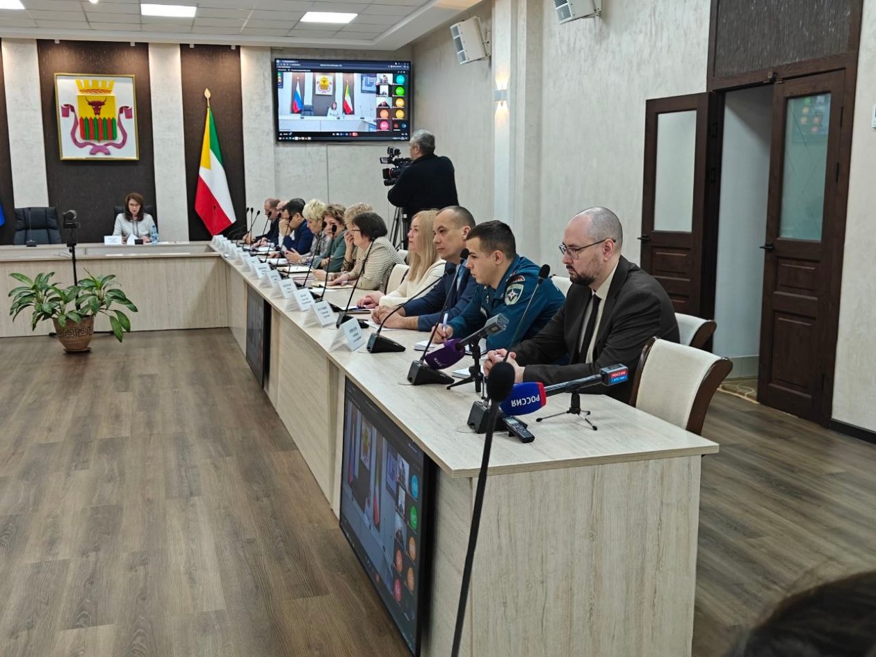 Андрей Ковальчук (крайний справа) телеканала &quotЗабайкалье&quot