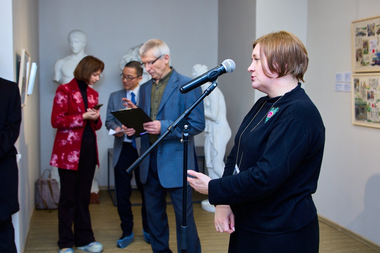 Нв открытии выставки Амано Хироко &quotС любовью к Миру&quot Осипчук Дмитрий, ИА PrimaMedia