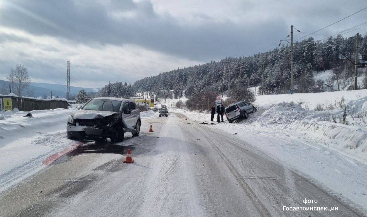 Две машины столкнулись &quotлоб в лоб&quot в Усть-Куте Отдел пропаганды УГИБДД России по Иркутской области