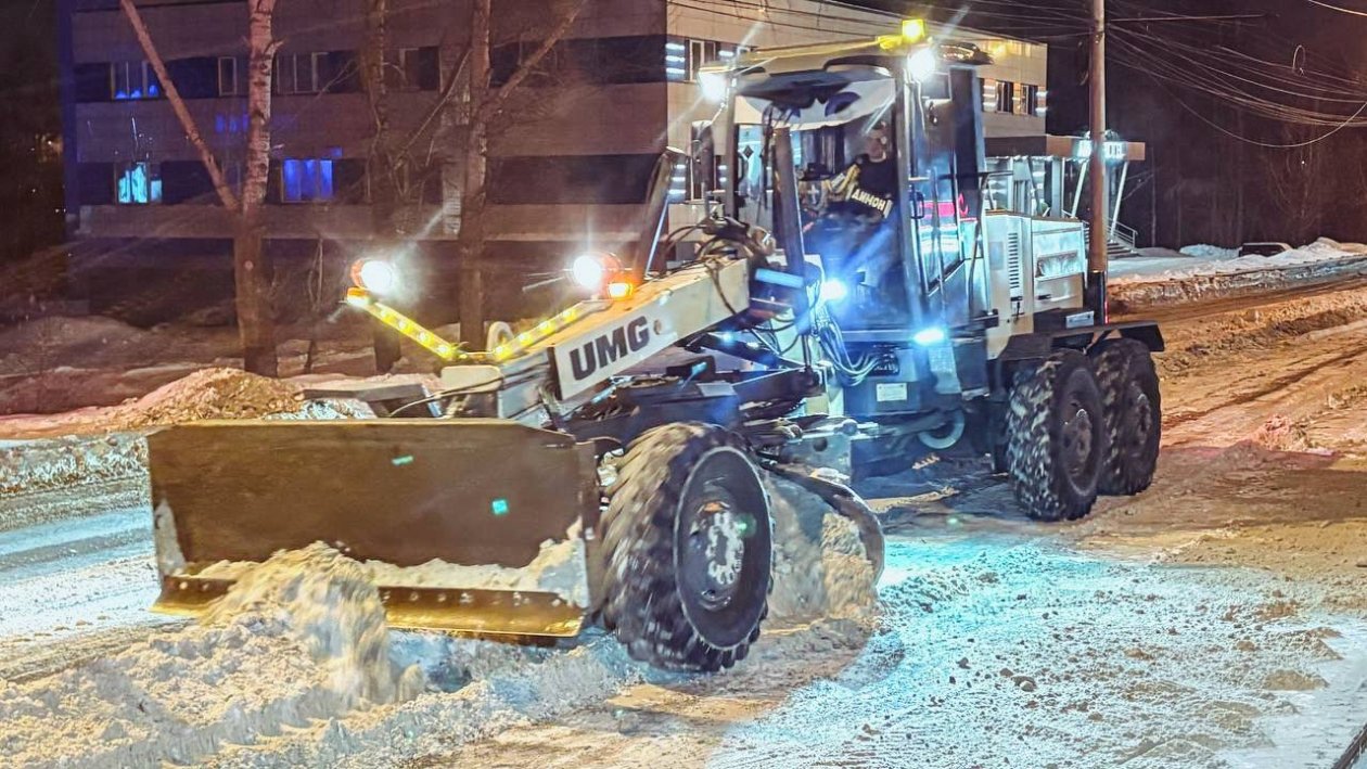 Свыше 10 тысяч тонн снега вывезли с улиц Иркутска за выходные Пресс-служба администрации города
