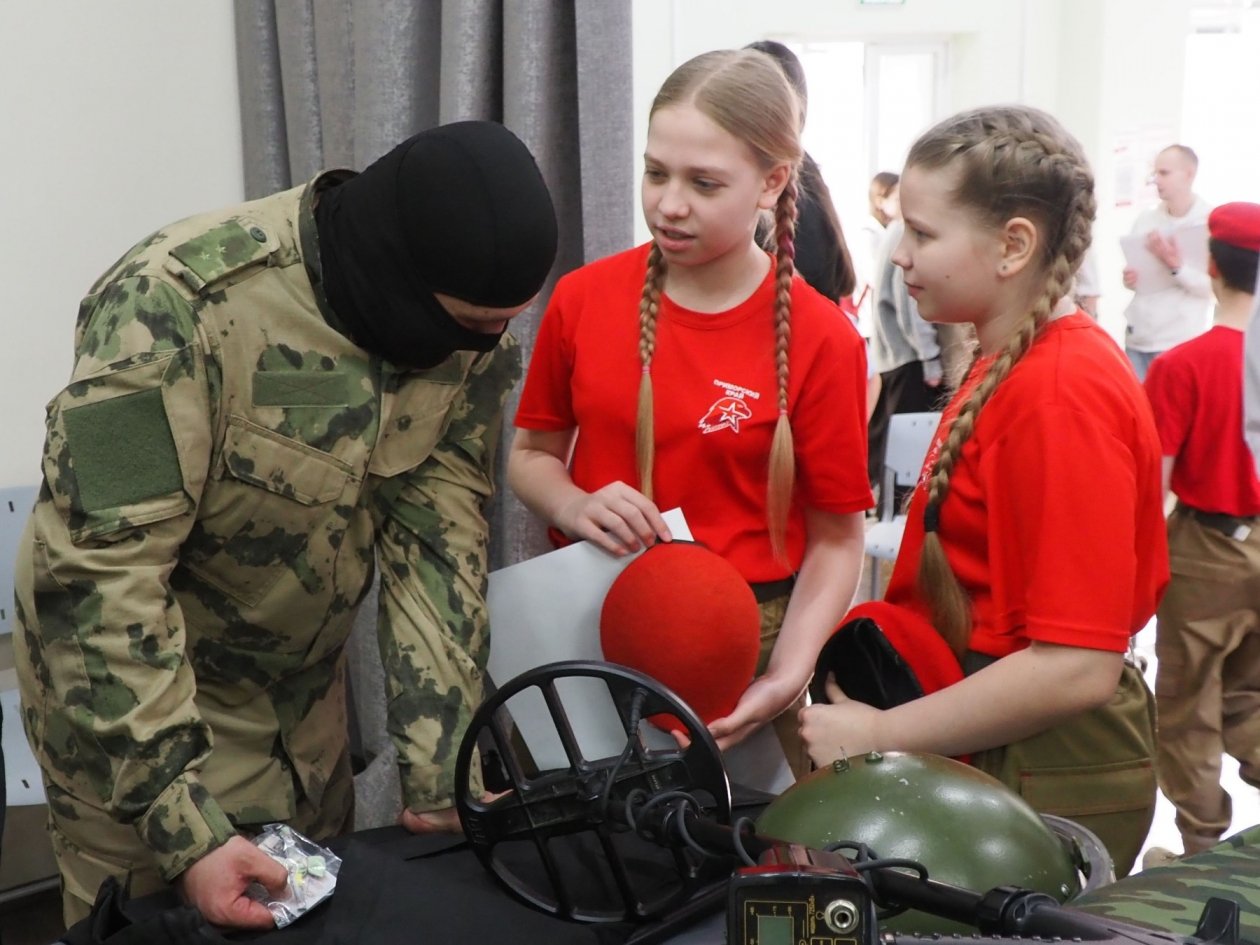 Патриотический урок в гимназии № 29 пресс-служба Законодательного собрания Приморья