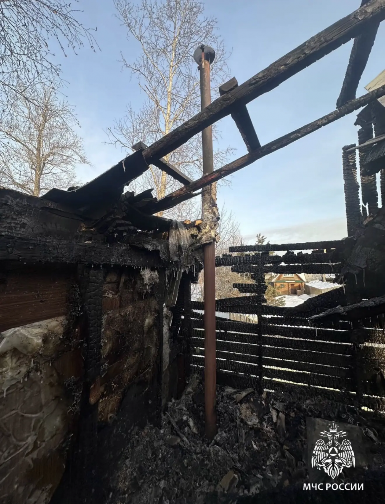 Крыша двухэтажного дома загорелась в Ангарске Пресс-служба ГУ МЧС России по Иркутской области