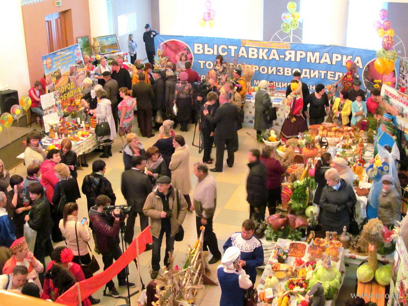 Выставку развернули в фойе городского Дворца культуры, Фото с места события из других источников