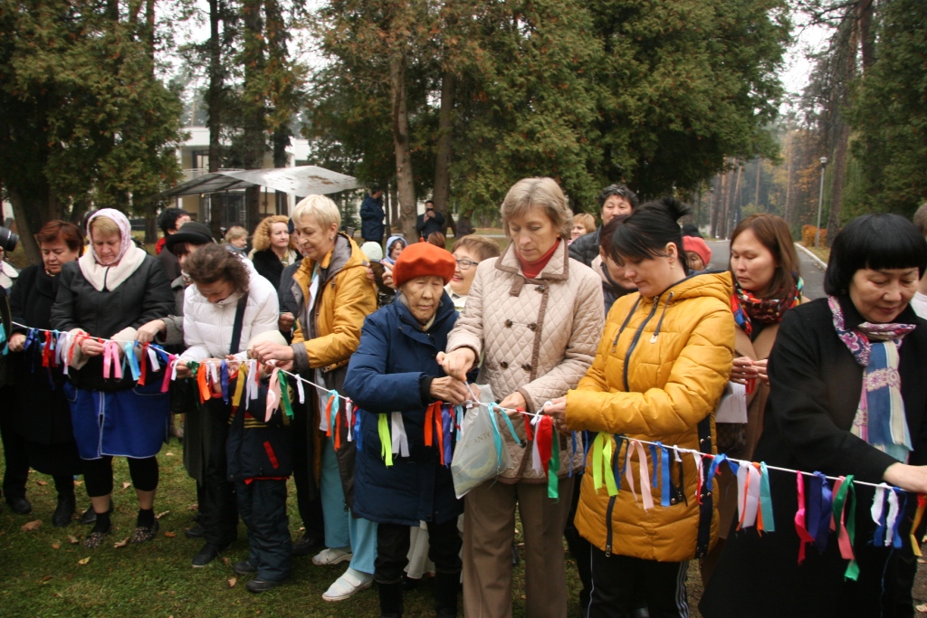 Якутский символ гостеприимства Сэргэ установили амгинцы в Подмосковье , Фото с места события из других источников