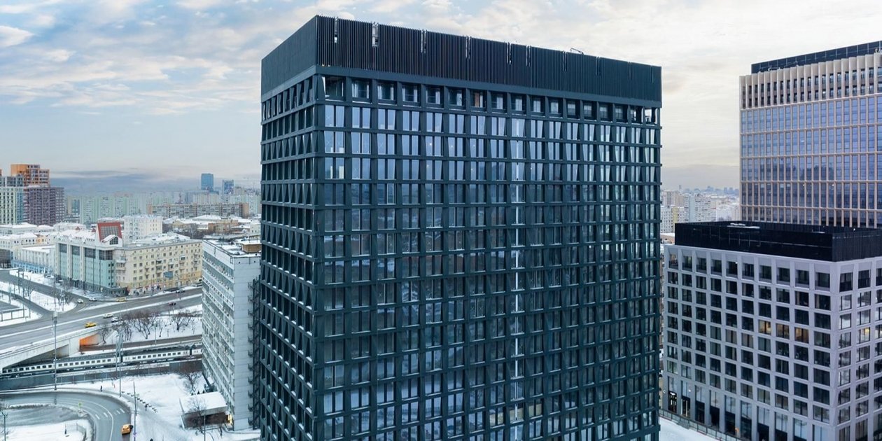 Крупный бизнес-центр с необычным фасадом из стекла строят в Москве https://www.mos.ru