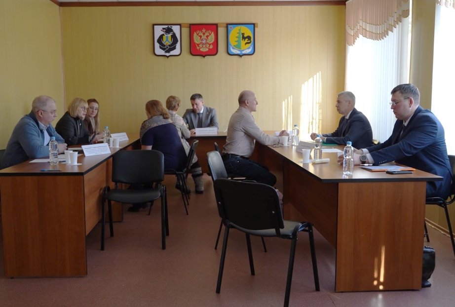 Министерский десант посетил район имени Полины Осипенко Андрей Терехин