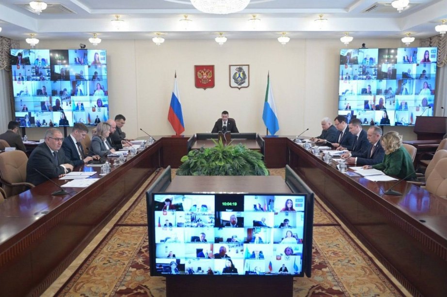 Развитие спортивной отрасли обсудили на заседании президиума правительства региона Вячеслав Реутов