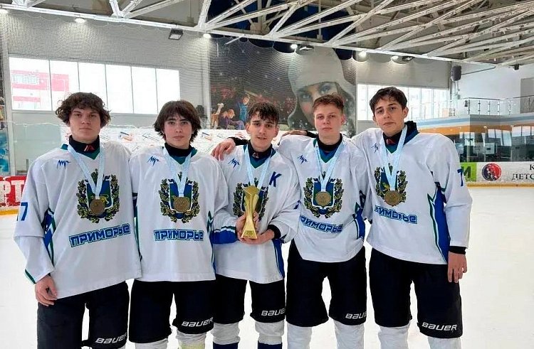 Юные уссурийские хоккеисты выиграли всероссийский финал &quotЗолотой шайбы&quot ХК &quotПриморье&quot Уссурийск
