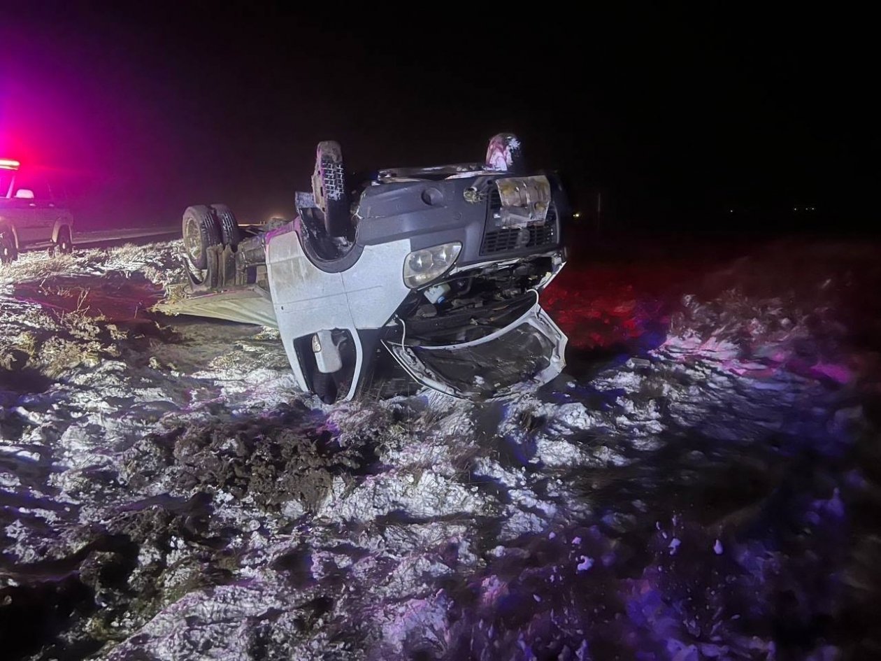 Трёхлетняя малышка пострадала в аварии с опрокинувшимся грузовиком на Ставрополье пресс-служба Госавтоинспекции Ставрополья