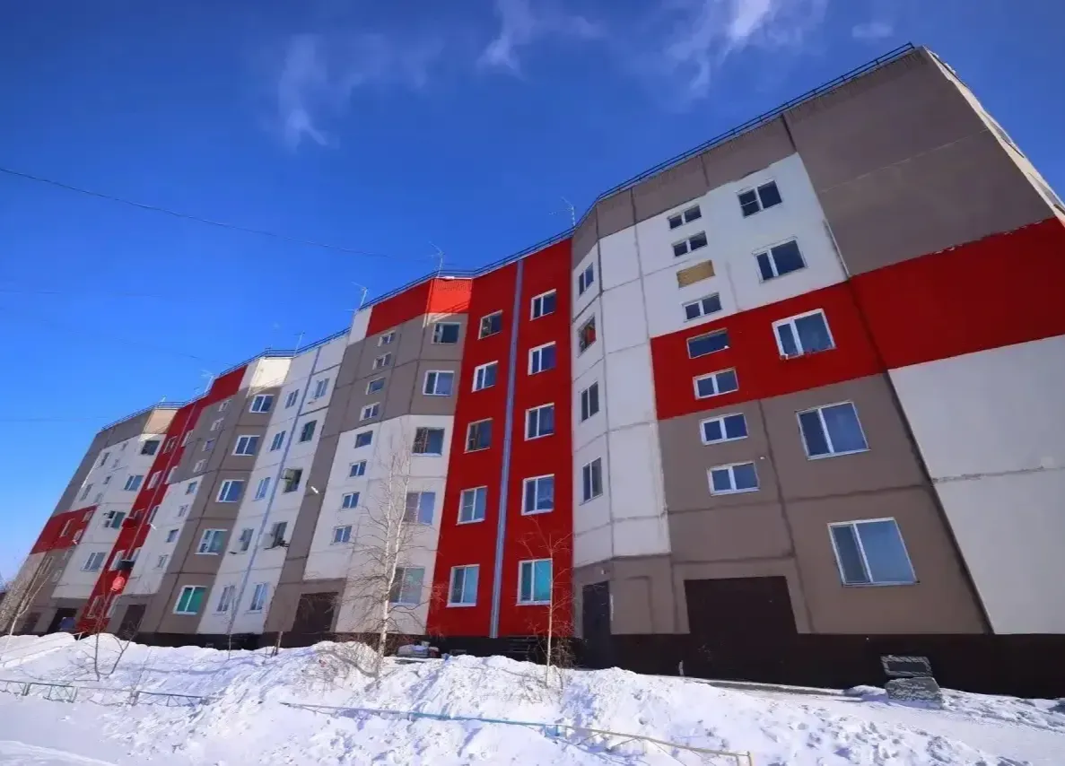 Жилищный фонд обновляют в поселке Золотинка Нерюнгринского района Якутии Андрей Сорокин, ЯСИА