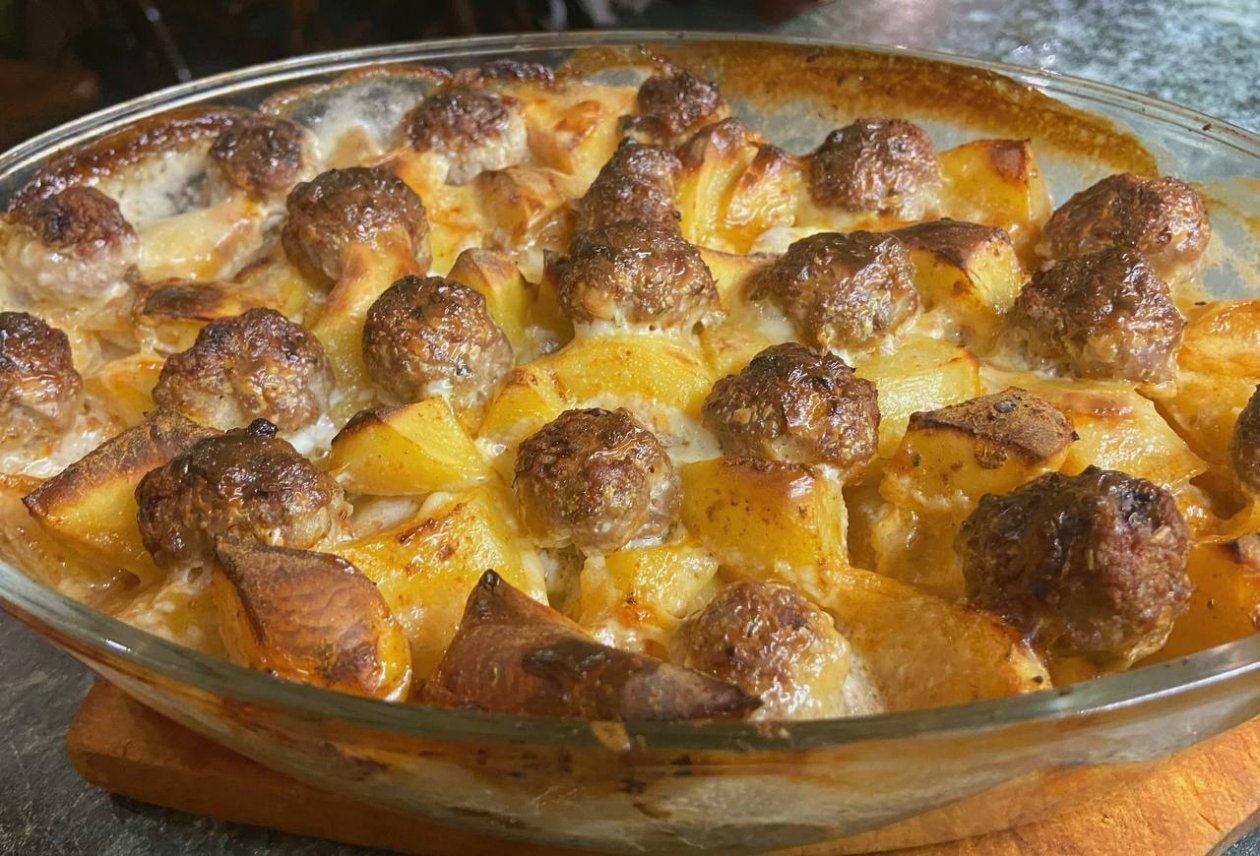 Съели за раз весь противень: такой ужин из фарша семья требует готовить каждый день ИА KrasnodarMedia