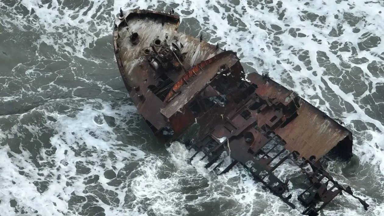 Затонувшее судно в Холмском районе пресс-служба министерства транспорта и дорожного хозяйства Сахалинской области