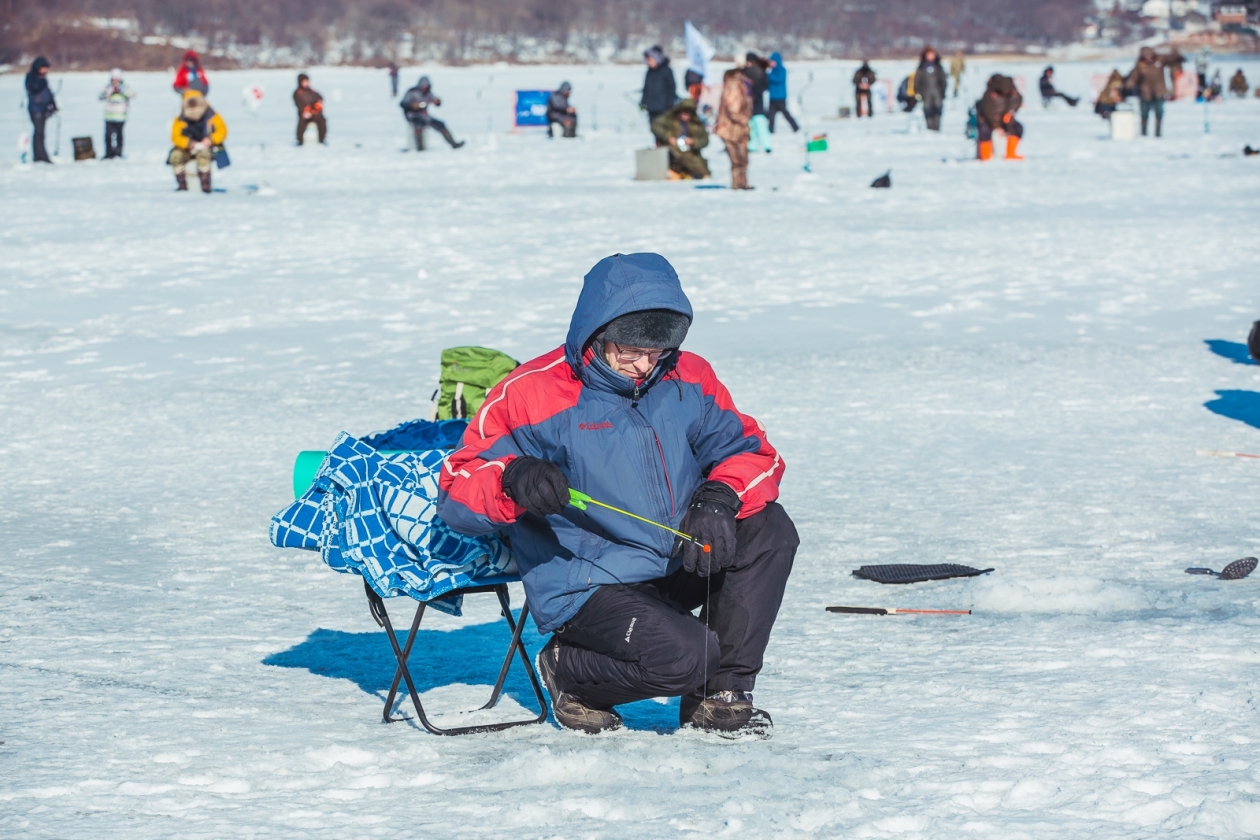 зимняя рыбалка, рыбак Мария Смитюк, ИА PrimaMedia