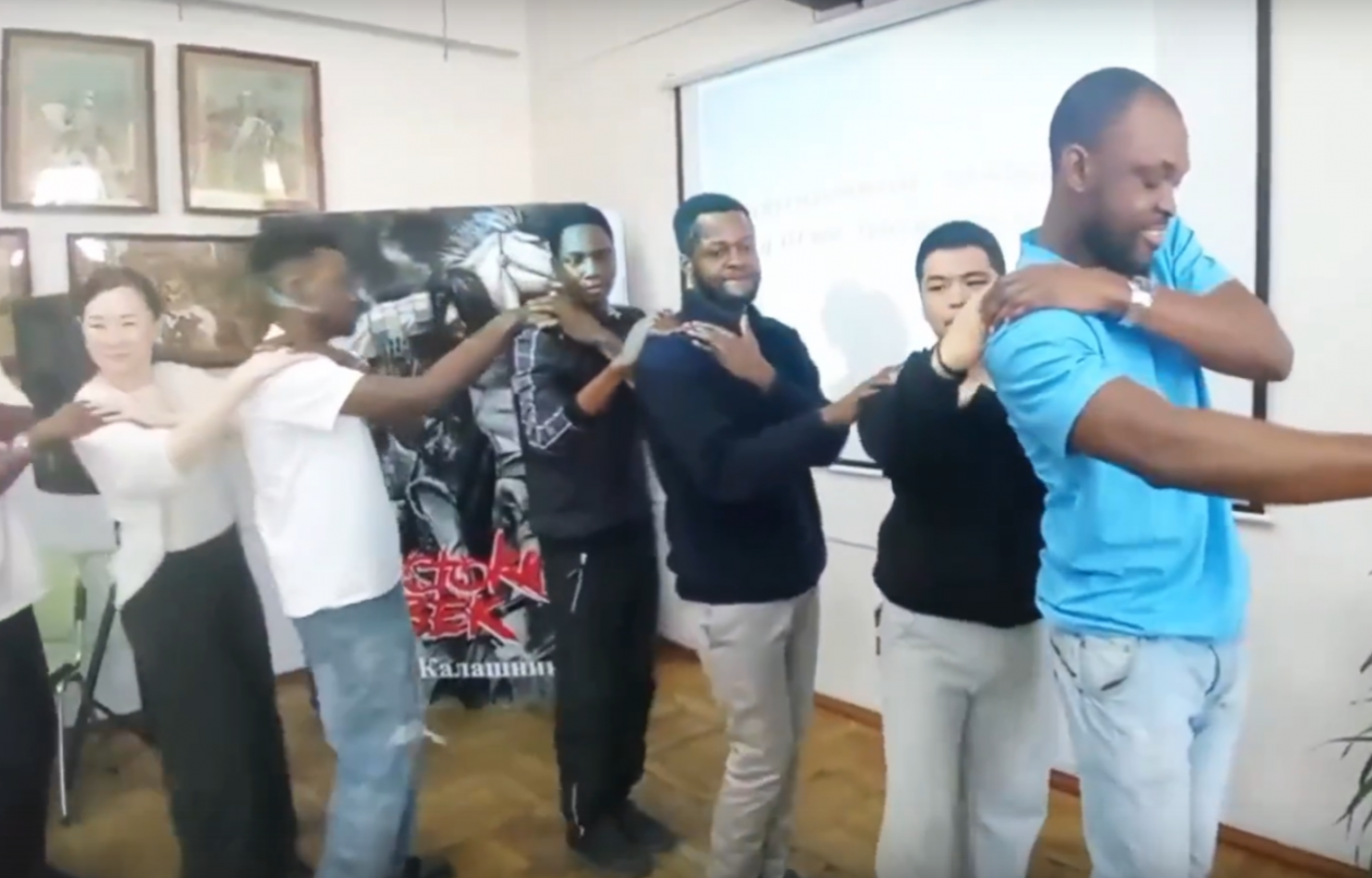 Мастер-класс накануне Сагаалгана объединил студентов из восьми стран мэрия Улан-Удэ