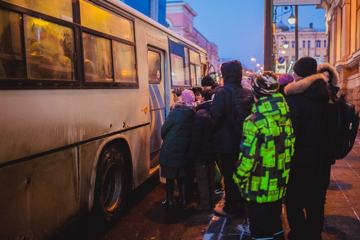 автобус, пассажиры, остановка Мария Смитюк, ИА PrimaMedia