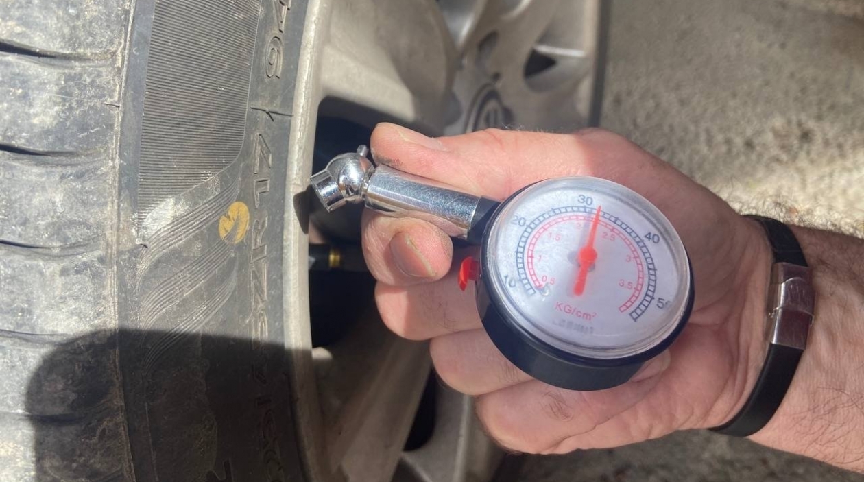 Меньше износ и лучше сцепка: идеальное давление в шинах для конца зимы - под разные авто ИА SevastopolMedia