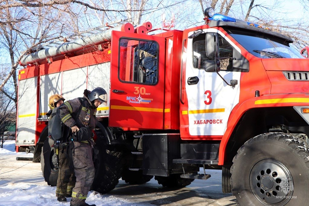 Спасатели в Хабаровске ликвидировали учебный пожар в библиотеке техникума Предоставлено пресс-службой ГУ МЧС России по Хабаровскому краю