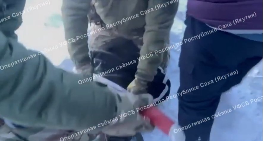 В Якутске задержан сбытчик 1500 доз синтетических наркотиков скрин из видео УФСБ