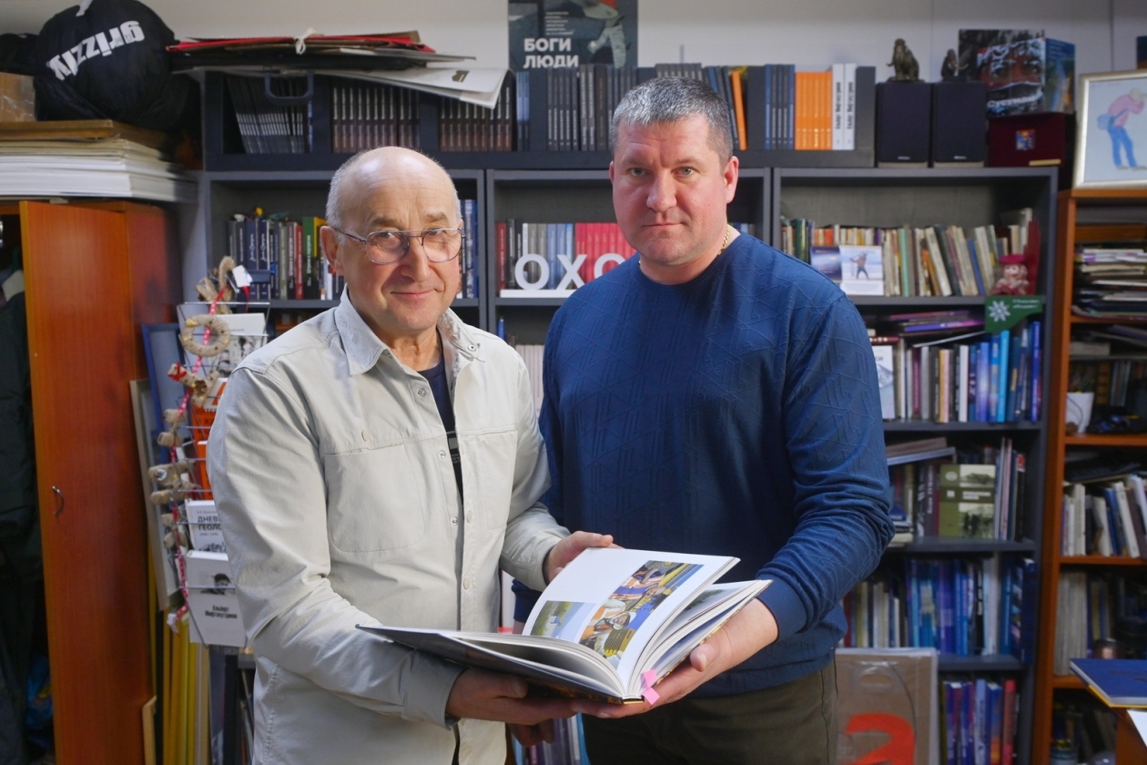 Сергей Христов оказал содействие в подготовке книги воспоминаний о Почетном гражданине Магаданской области Владимире Христове Источник