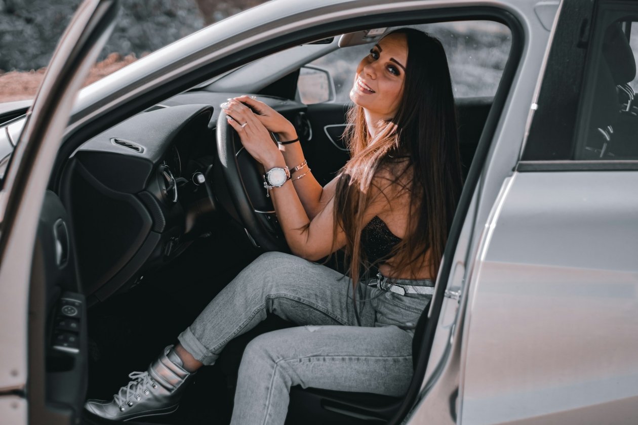 ТОП-10 лучших автомобилей для девушек - минусы и плюсы Panagiotis Falcos/unsplash